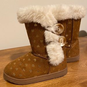 Toddler girls “ugg” style boots worn minimally. Except used condition. Size 7